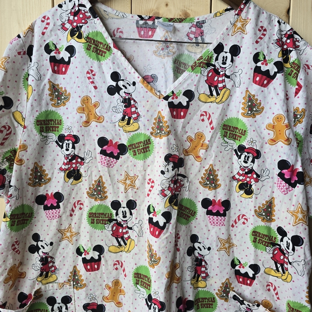 Disney Mickey Mouse Christmas Nurse Scrub Top Womens 3XL - Picture 2 of 9